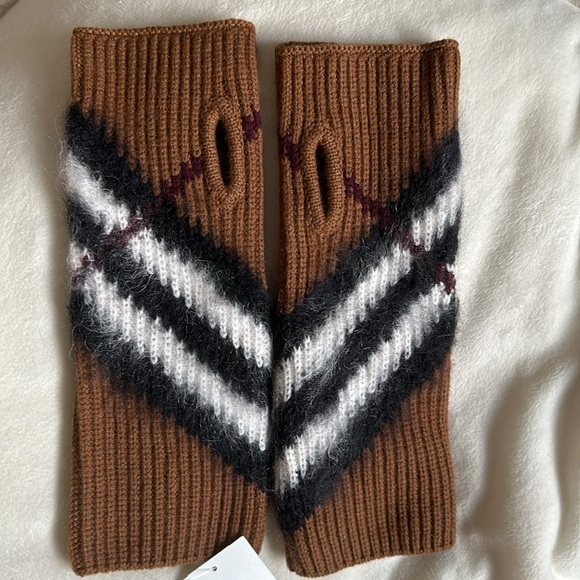 Burberry Chevron Check Overlay Fingerless Knit Gloves | Rare Find - Picture 11 of 12